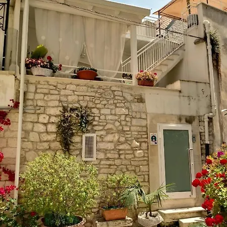 Апартаменты Ilfarodelmediterraneo Джовинаццо